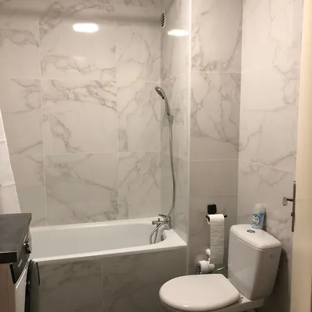 Superbe équipé, Coins Cosy à Gare, 50m2, Parking Privé, Balcon, 2p Metz